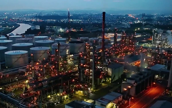 Digitalization at refineries